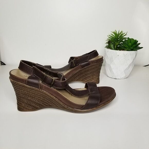 NEW Andrea dark brown wedges - Picture 3 of 5